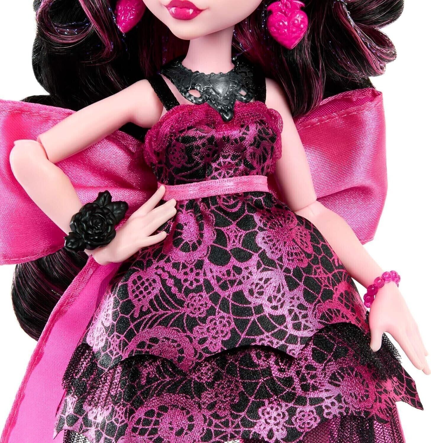 Monster High Draculaura Doll With Accessories image 4