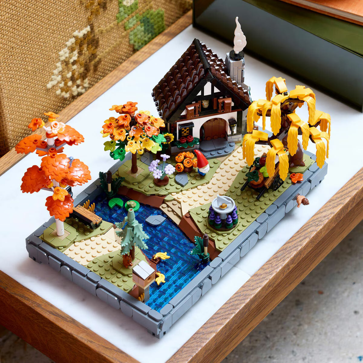 LEGO Icons Autumn Cottage Garden - Model 11372 (18+ Years) image 3