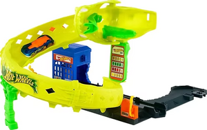 Hot Wheels City Snake Petrol Station Playset | 1 Car Included