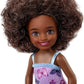 Poupée Barbie Chelsea, petite poupée aux cheveux bouclés brun foncé et aux yeux marrons