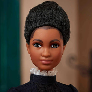 Poupée Barbie Femmes Inspirantes, Ida B. Wells avec robe bleue et journal