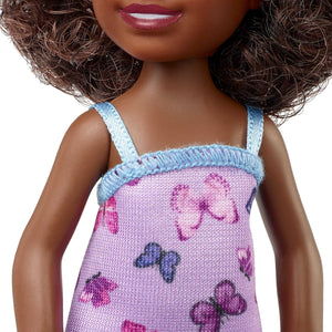 Poupée Barbie Chelsea, petite poupée aux cheveux bouclés brun foncé et aux yeux marrons