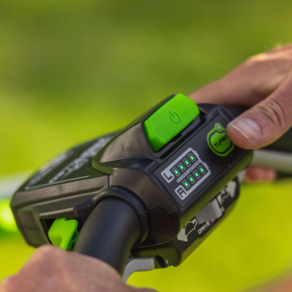 Greenworks 60V (4Ah) 46Cm Self-Propelled Cordless Battery Lawnmower with 1 X 4Ah Battery and 60V Charger