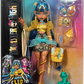 Poupée mannequin dorée Cleo De Nile de Monster High avec son animal de compagnie Hissette