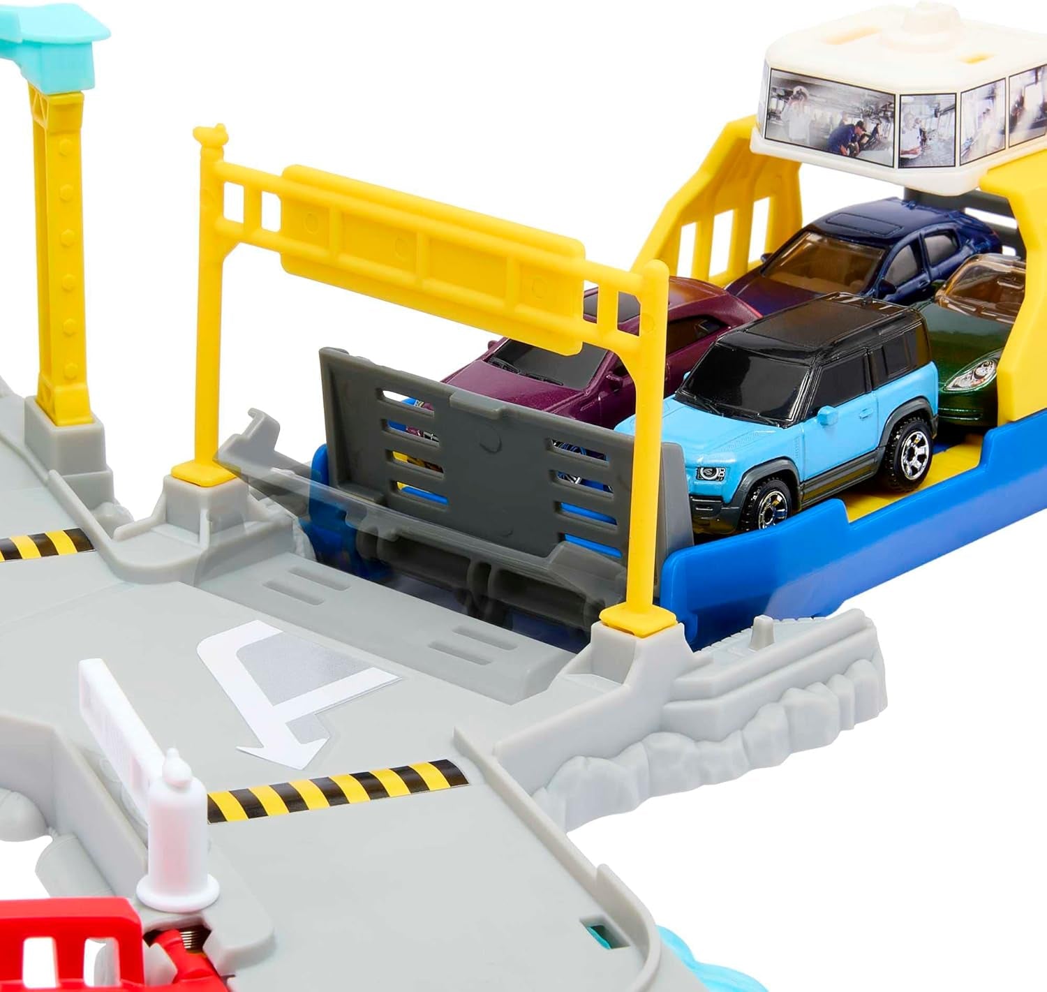 Cars Playset Ferry Port Set - Retractable Ferry on Wheels, Cars and Kids Activated Features - Includes 1 Land Rover - HMH29