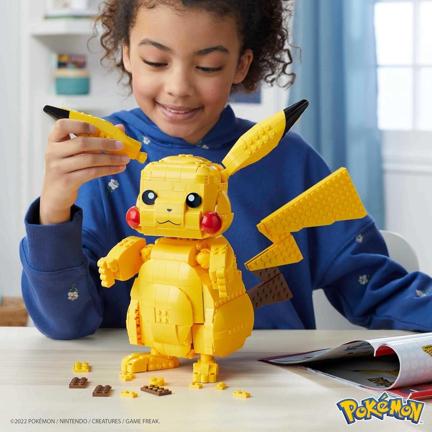 MEGA Pokémon Jumbo Pikachu Building Set – 825 Pieces, 30.5cm Tall image 2