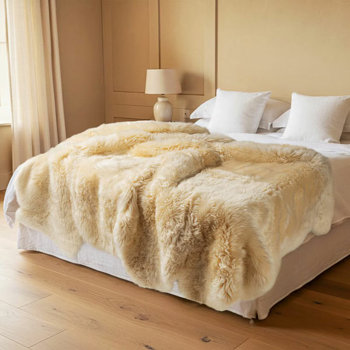 Bowron Longwool 100% Sheepskin Octo Rug, Champagne